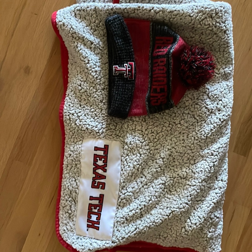 Texas Texh beanie and throw blanket